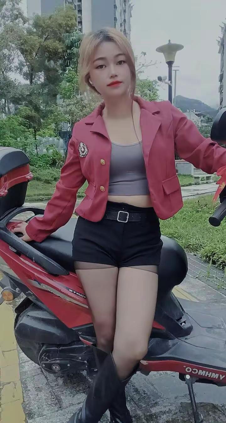 <p>单身小姐姐 这样的身材打几分 你会喜欢我多久呢 <!--{img...