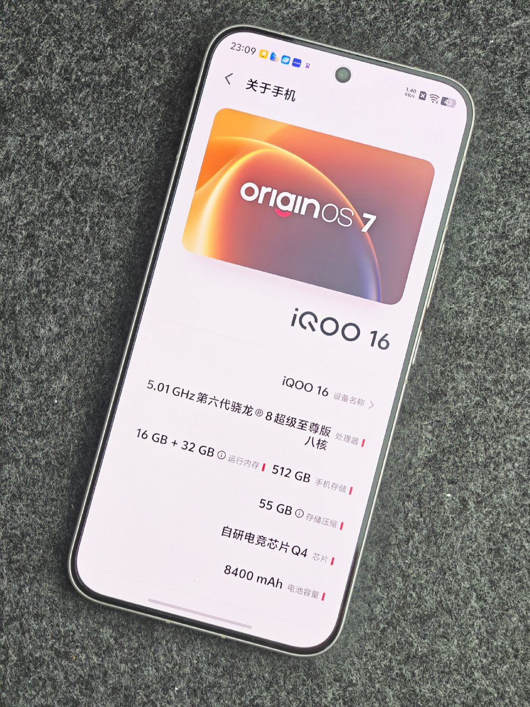 #iQOO16#用上安卓首发三星M16发光材料，搭配2K LEAD2.0显示技术。实现更高亮度、更长发光寿命，同时压低屏幕功耗。加上首发2K 165Hz高刷，高分辨率和极致流畅度可以同时拥有，直接突破行业屏幕技术上限，观感通透出众，这是不是你理想中的手机屏幕？#iqoo[超话]# ​