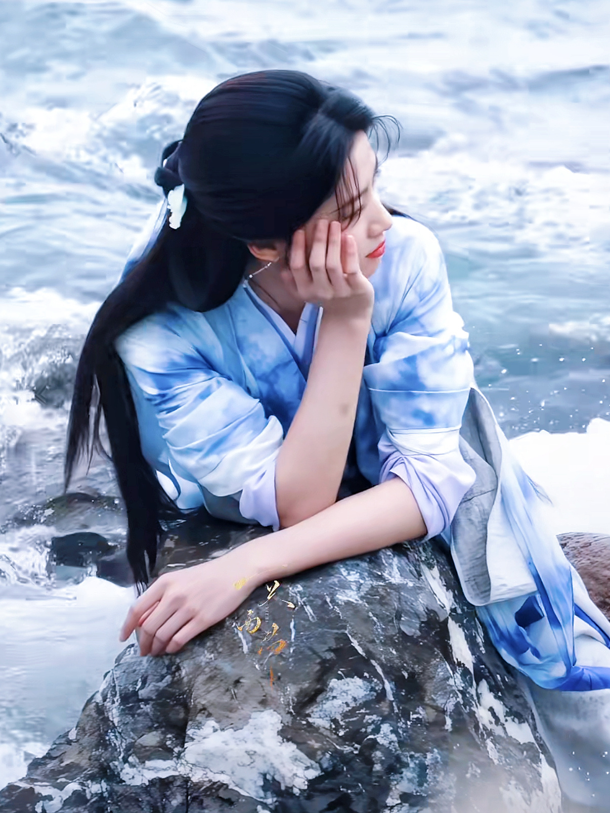 小师妹下山疯玩了一天 ​​​
