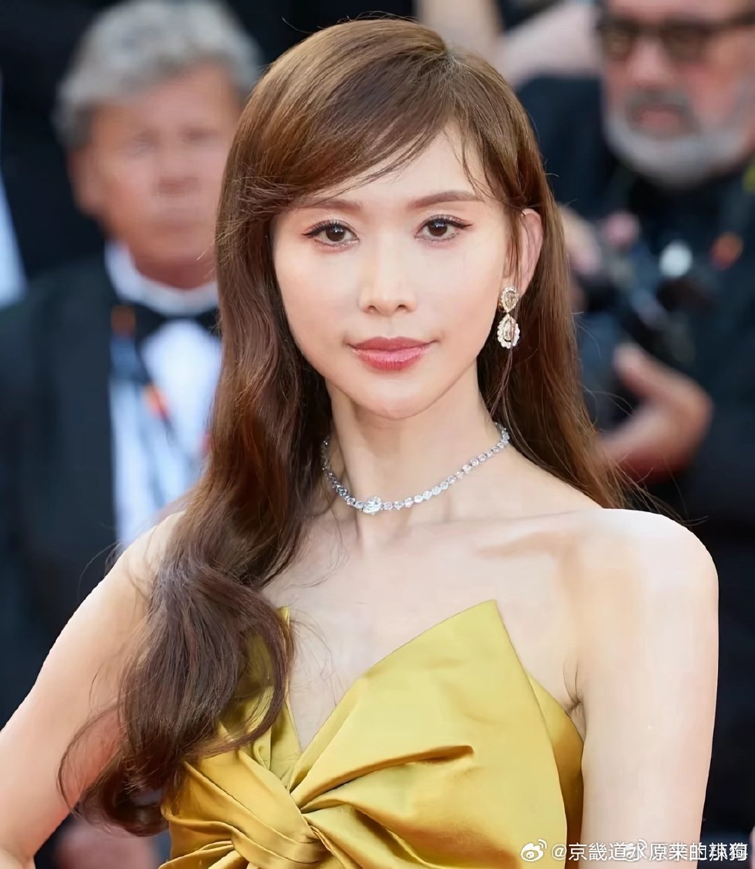 #这居然是林志玲##娱乐# 
变化太大完全认不出：
很多人觉得林志玲现在的样子跟印象中判若两人，不说是她根本认不出来，直言像是换了一张脸，对这个热搜里的近照满是震惊和不可置信。 ​