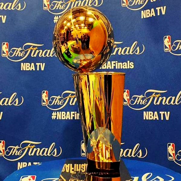 看到这份季后赛首轮预测，先来一版大胆名单：老鹰4-3险胜尼克斯；森林狼...