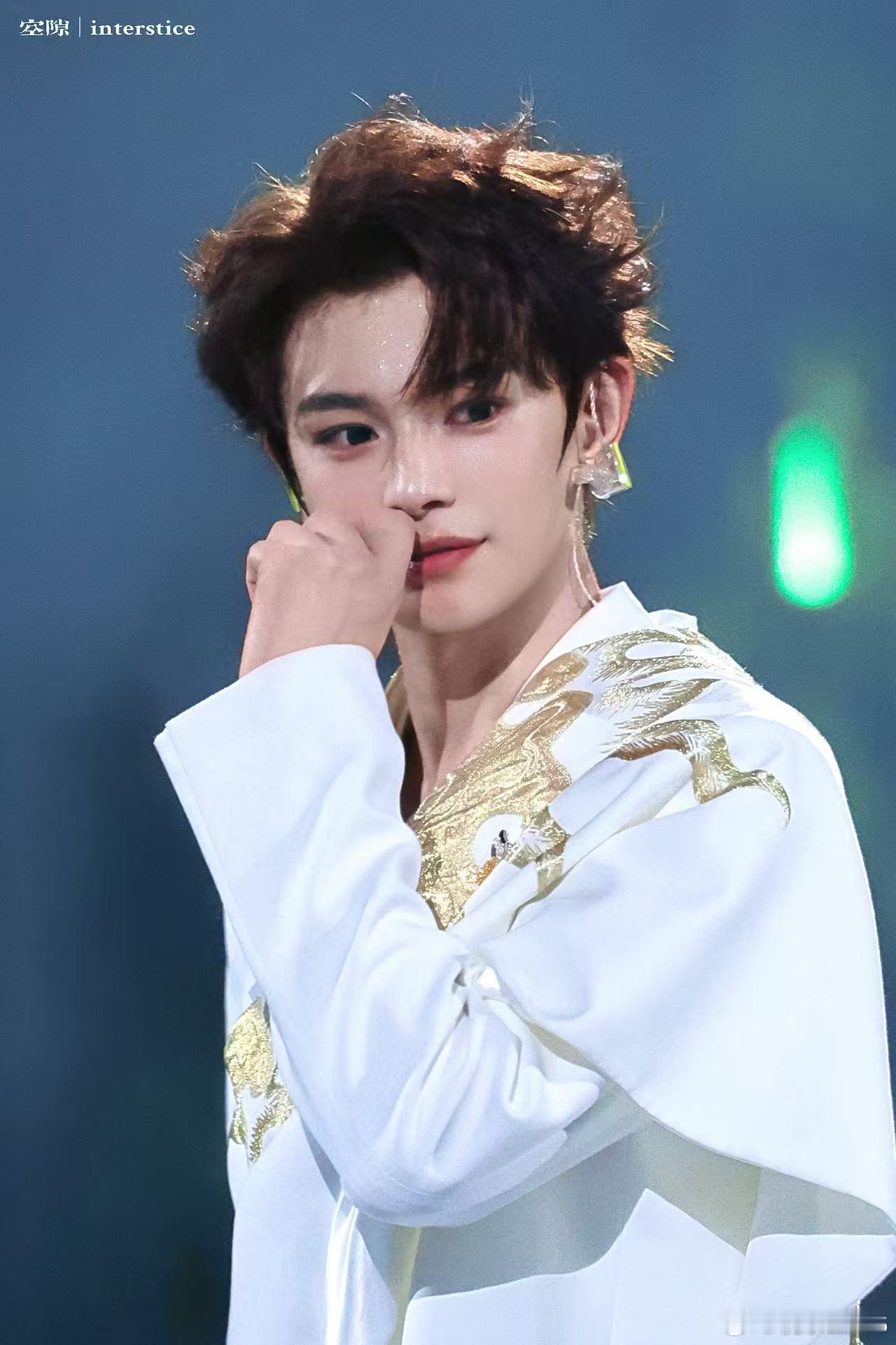 #丁禹兮赵皑# 💚#丁禹兮爱在无尽夏#

遇上你的那一刻，我的心里只能装下你。这一生我珍惜的人只有你，余生呵护的也只会是你。我的眼睛只能看见你。


丁禹兮司宫令｜丁禹兮赵皑｜赵皑｜丁禹兮南部档案｜丁禹兮张海虾｜张海虾｜丁禹兮张海侠｜张海侠｜丁禹兮花开锦绣｜丁禹兮赵凌｜赵凌 ｜ 丁 ​