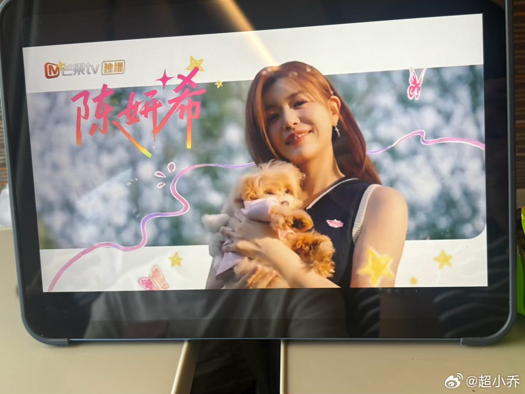 #陈妍希[超话]#  嘻嘻坐高铁有姐姐陪伴[么么哒]
大家都来看姐姐新综艺
#我家那闺女##陈妍希我家那闺女官宣##陈妍希话剧镜花水月# 
​