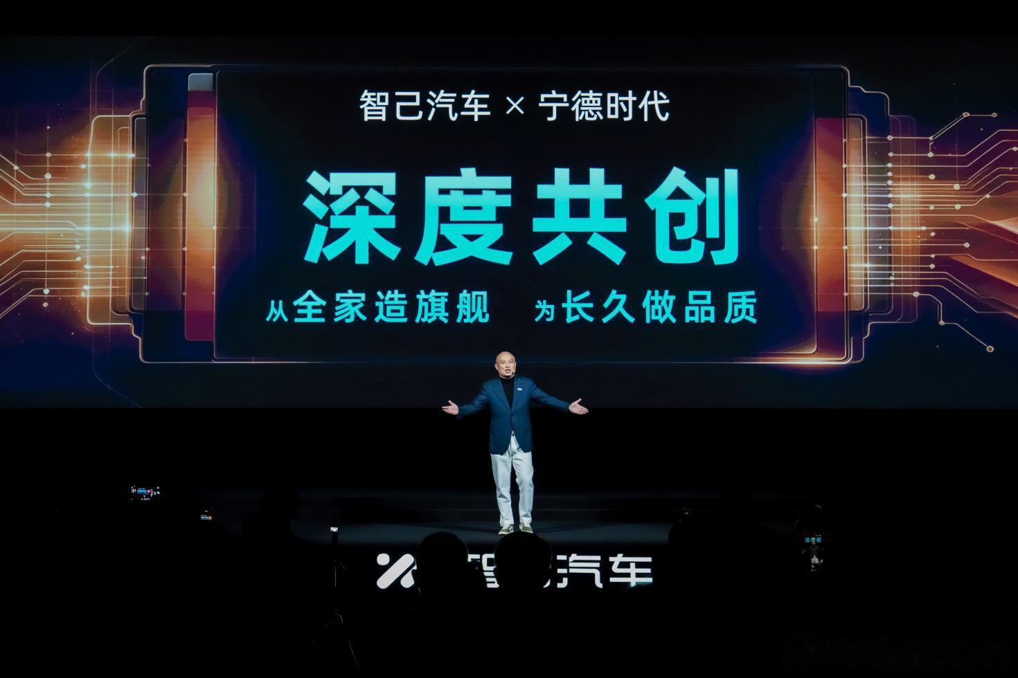 都在和宁王闹别扭，好不容易碰到一款全系宁德时代电池的大五座纯电SUV，那必须得亲自站台。#智己ls8neo纯电双大厂品质保证##汽场全开# ​