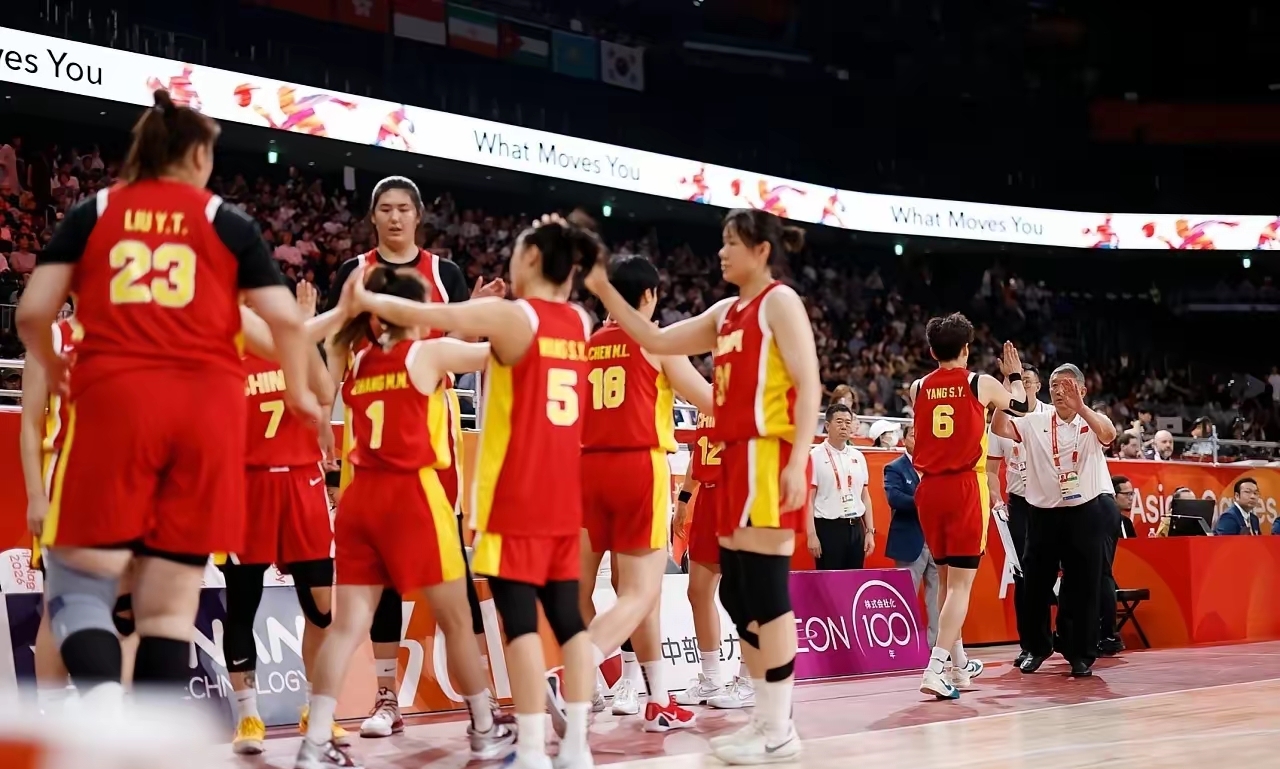 无缘决赛 中国女篮80-85韩国女篮 宫鲁鸣赛后说出球队失利主要原因

宫鲁鸣谈这场比赛球队整体竞技状态不佳，攻防节奏偏慢，外线冲击力不足，关键时刻的抗压能力和终结能力与对手存在差距，同时承认球队在战术执行、临场调整上存在明显短板，后续会针对问题全面复盘整改。

但这样的复盘与致歉，依旧难以平息球迷
