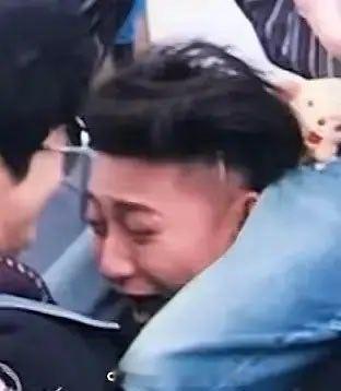 王鹤棣拼命证明自己，黄子韬的表情笑吐我了[笑cry] ​