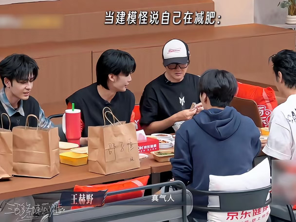 我遇上建模怪凡尔赛就王赫野这样