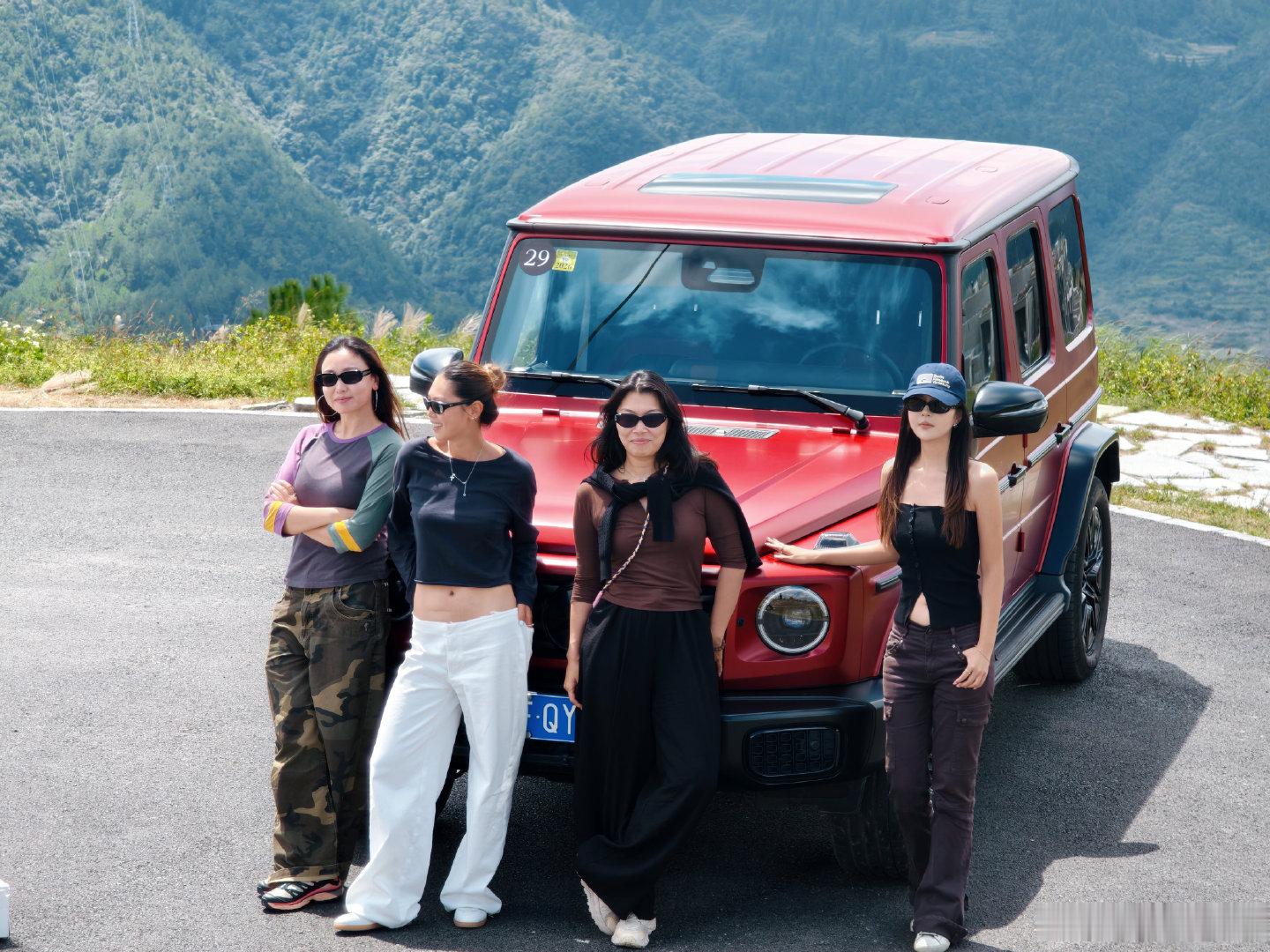 又一年奔驰天地即征途结束✔️
来到了永远20度的贵州
山山而川征途漫漫
心中的天地有奔驰陪我前去
漫漫的人生才刚刚开始序章
你好奔驰，明年再见👋  ​