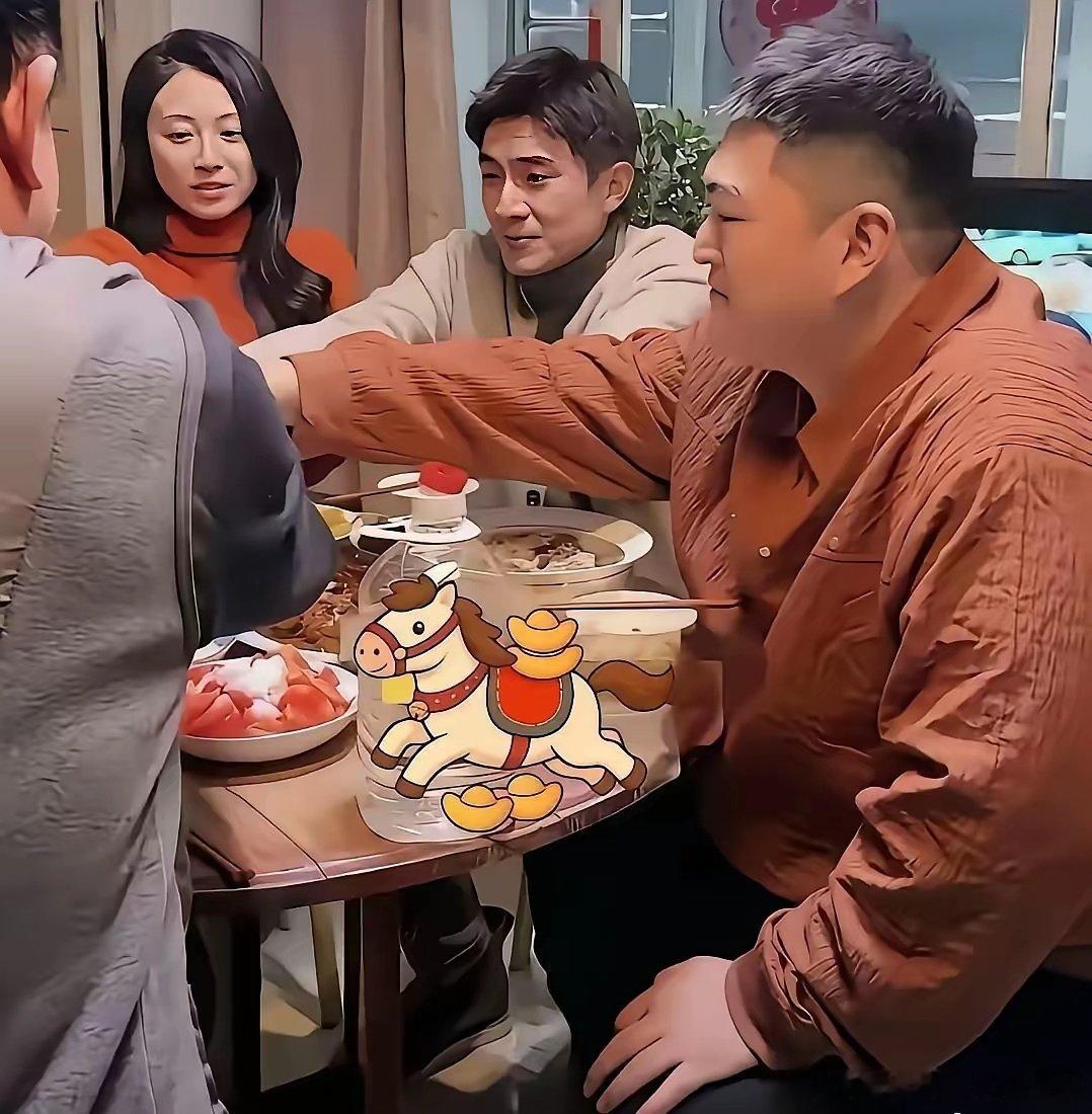 亿万富翁赵本山的儿子大牛，近日请林更新等明星聚餐，席间喝的竟是散装白酒。 ​