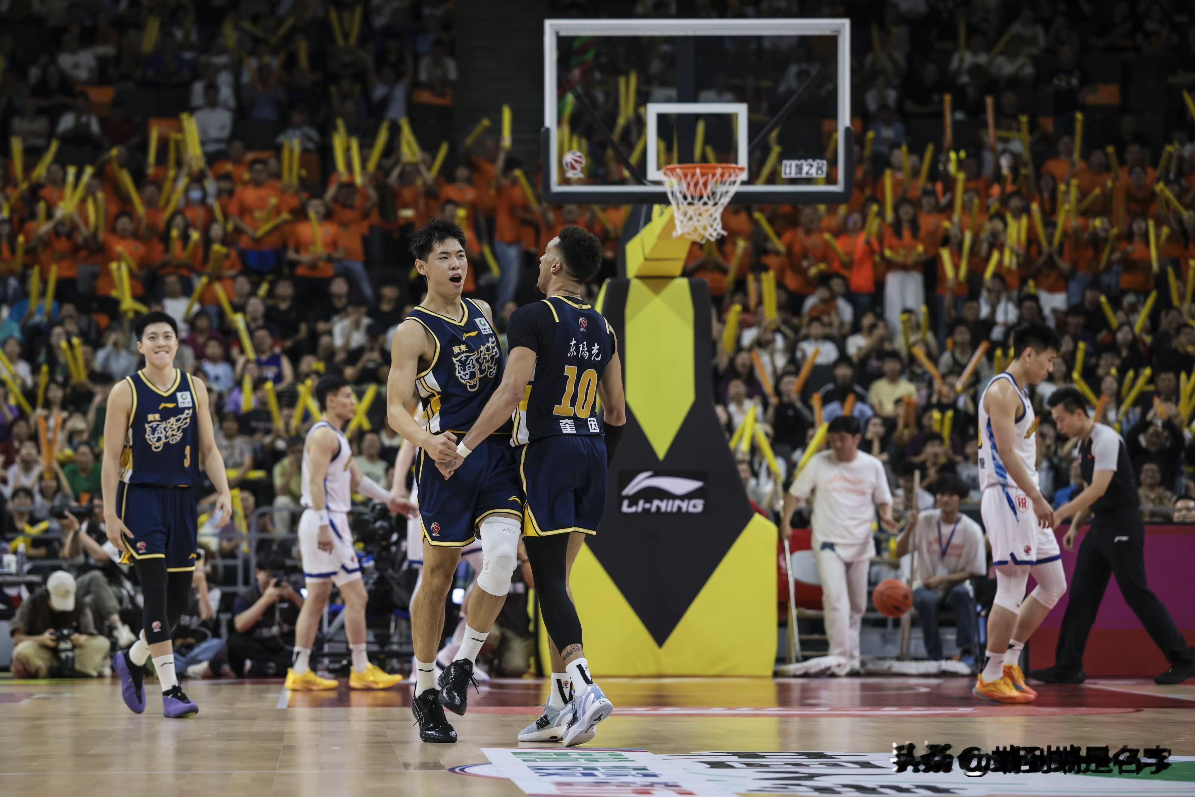 CBA第34轮，广东100比80胜广厦！王少杰护框太关键，成全奎因高效...