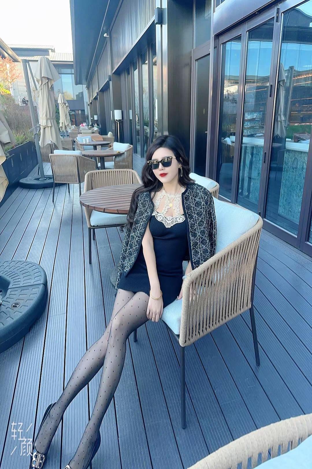 高级感的尽头是御姐风👠波点黑丝 大波浪就是漂亮美🥰