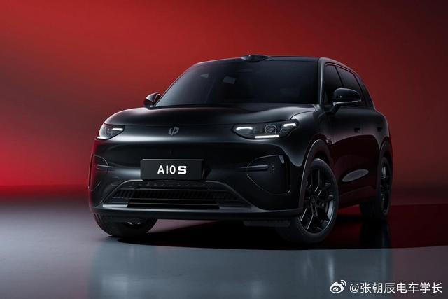 零跑A10s特别版上市，上市指导价9.28万元。零跑A10作为A平台首款车型，搭载同级独有的激光雷达+车位到车位领航辅助驾驶、高通8295+8650双旗舰芯片，同时拥有505km长续航、油冷电驱以及88.1%得房率、百变魔术空间等。#零跑a10s##新车[超话]##电车学长##车圈董宇辉##汽车资讯# ​