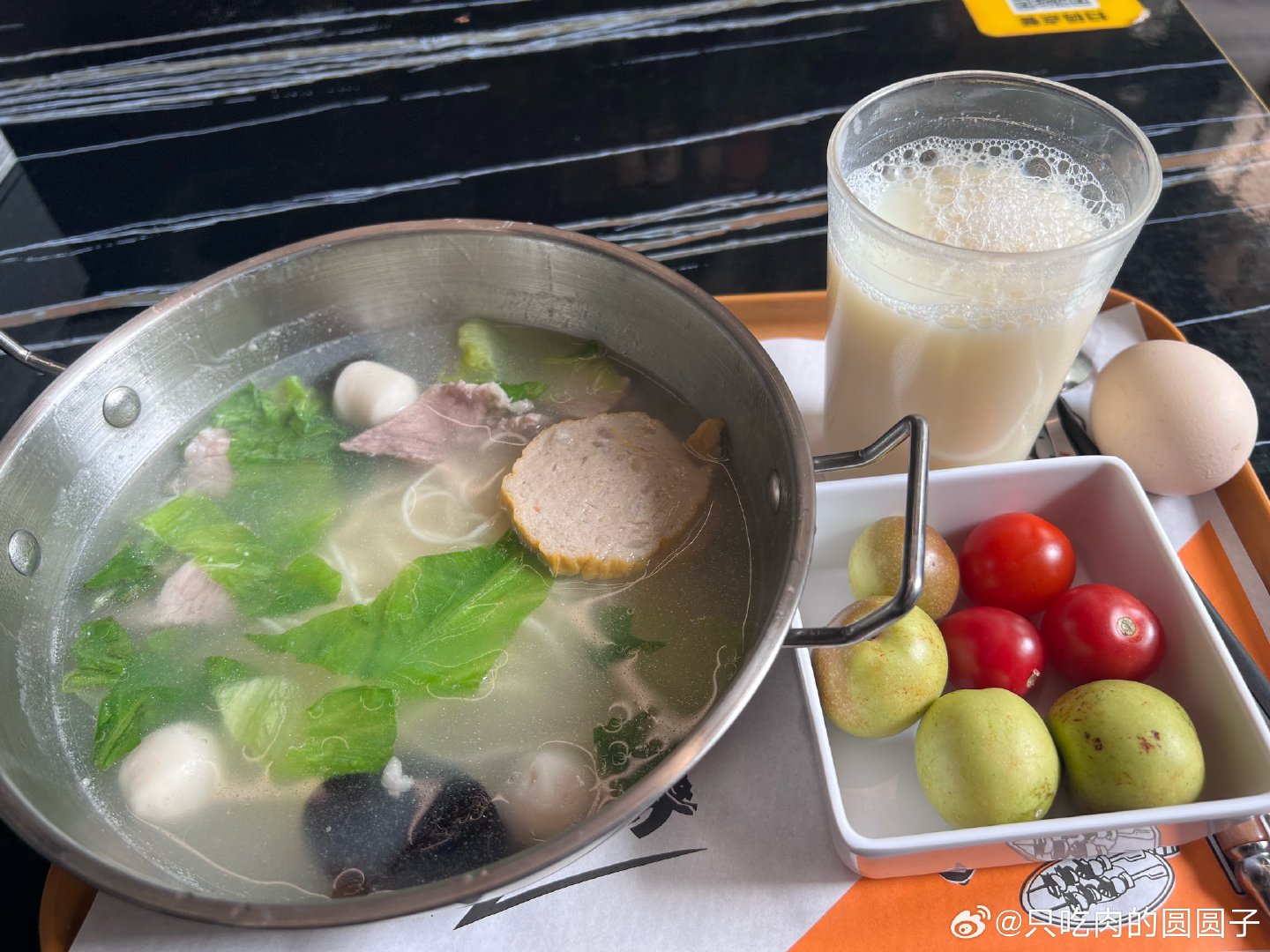 酒店餐也好吃
不是自主，是三种餐选一种现做
昨天吃的面（配图）
今天吃米粉（还没做好）
广东美食真的深得我心

#馄饨刺客一颗要14元#
我这顿酒店早餐只需加费11元 ​