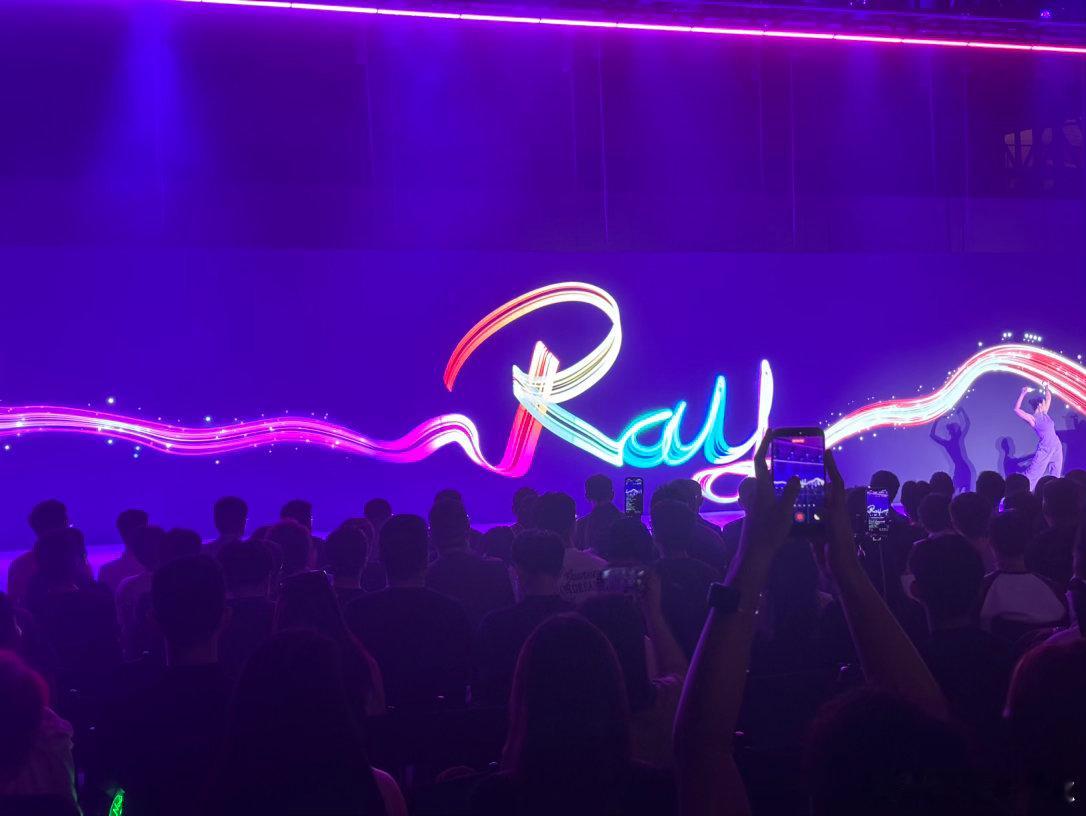 #广汽埃安##埃安超级纯电ray7正式亮相# 

广汽埃安全新序列首车，Ray 7我猜售价应该是15-20左右，Ray定位纯电家族，主打年轻人市场，特斯拉、小米、领克都是竞品。
华为的电驱+宁王的电池+文远的智驾，能不能挣钱？你们说呢？  ​
