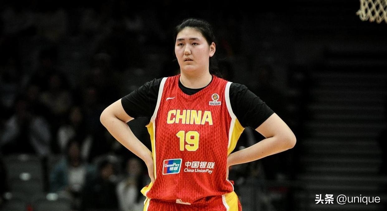 中国女篮79-68力克马里，终于终止欧洲拉练连败！这场胜利，远比你想象的更关键🔥
真正让人振奋的，根本不是赢球！
 
✅全队6人得分上双，真正全民皆兵
完全摆脱依赖个别核心的老毛病，轮换深度直接打穿。
 
✅最大惊喜：李缘满血王者归来！
复出首战打26分钟全队最长
拿下全队最高13分+6助攻
 
最