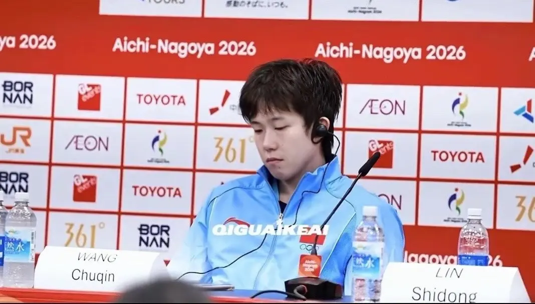 曾经那个意气风发的少年呢？现在的你，眼里的光都消失了😭赛后采访