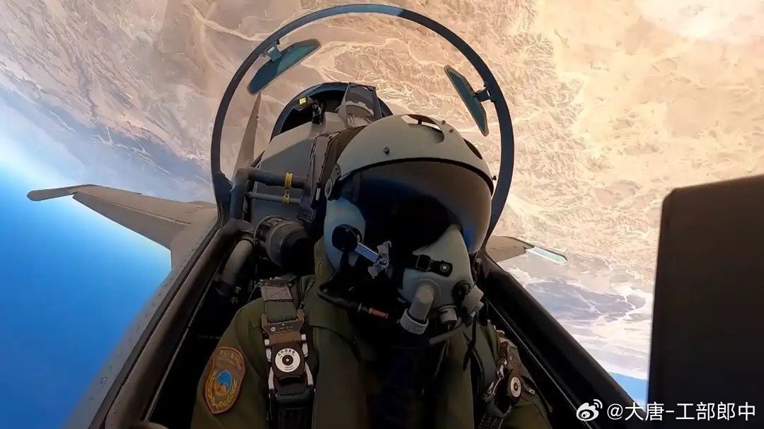 歼-16升空，中埃空军联合训练首个飞行日从异型机空战对抗开始！-我在央视频，邀你一起看更多有品质视频 ​