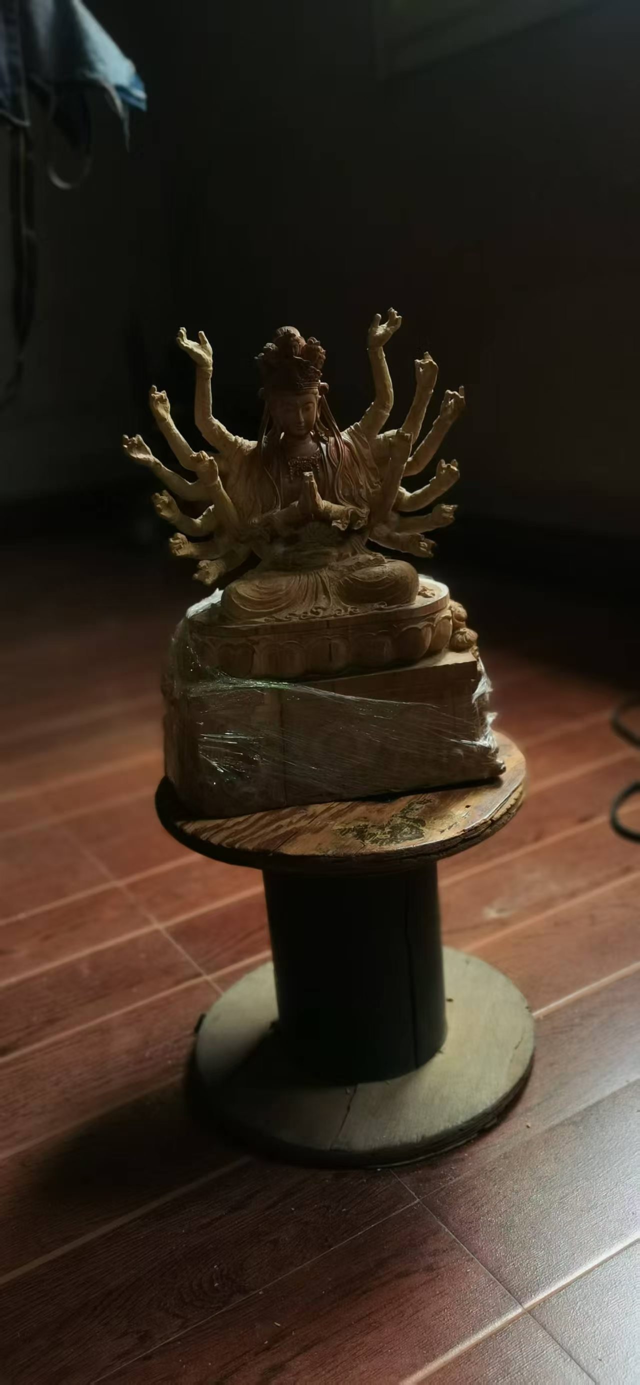 假如标准版的AI电脑一开卖，好多生图的网站怕是要扛不住。

就目前的态势看，苹果电脑大概率是最强的机器。组装电脑这行业，估计又有一个机会发财，一大波换机潮很快就要来了。

[加油]

#非物质文化遗产##传统手工艺##工艺美术的多元魅力##苹果发布会##郭文韬当爸##刺棠##苹果发布会# ​