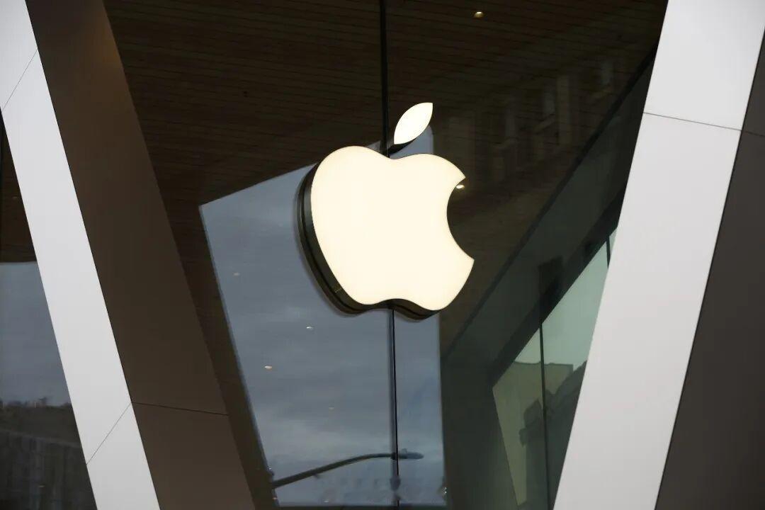 【#苹果新品阵容#】在人工智能领域发展步调一度落后的苹果，或即将通过“换帅”来扭转局面。

当地时间9月1日，苹果现任硬件工程高级副总裁约翰・特努斯（John Ternus），将接替蒂姆・库克（Tim Cook）任职新CEO。后者将转任董事会执行主席，并继续负责与全球政策制定者沟通等事务。

与此同时，苹果秋 ​