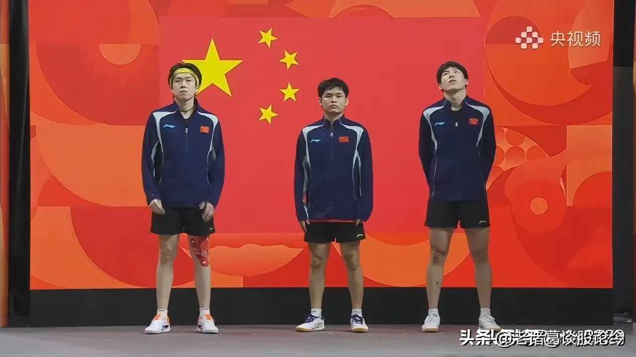 输了！输了！名古屋亚运会乒乓球男团决赛！国乒男团输给了日本获得亚军！
今天刚刚结束的名古屋亚运会乒乓球男团决赛，国乒男团不敌日本队获得亚军。国乒队长王楚钦先是赢了松岛辉空，后输给了张本智和，林诗栋赢了户上隼辅，温瑞博输给了张本智和和松岛辉空，最终大比分2比3不敌日本队获得亚军。