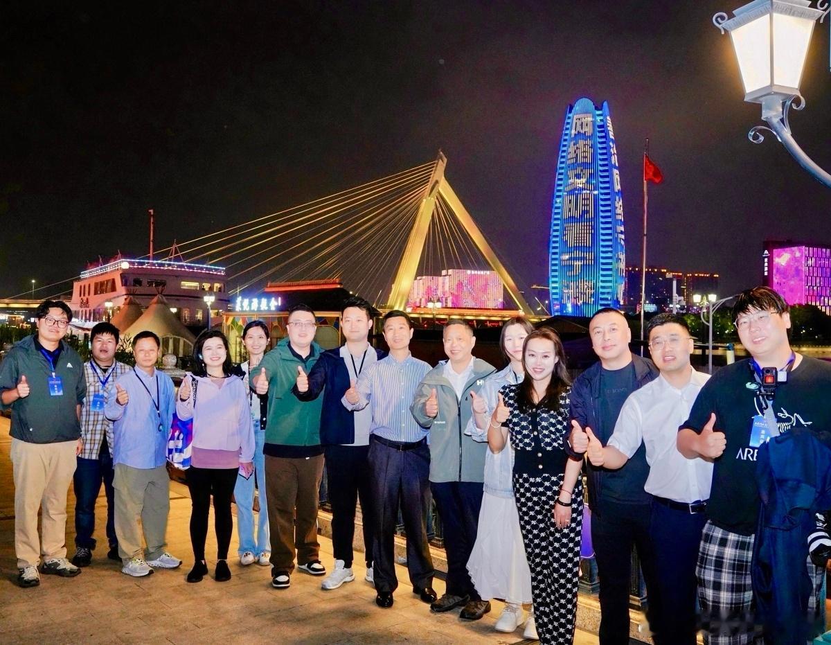 宁波的浪漫开场白走遍天下，不如宁波江厦。从老外滩出发，百年洋楼灯火温...