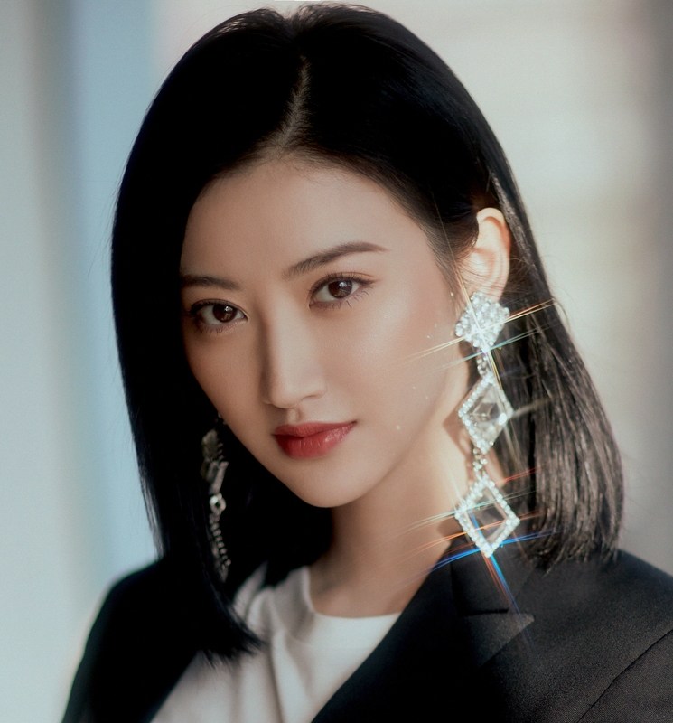 性感美女总能让人眼前一亮。像景甜，那身材叫一个火辣美丽，每次亮相都散发...