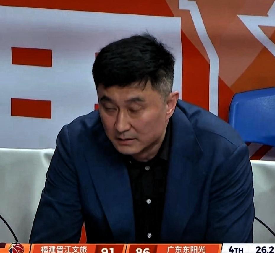 宏远最近的三连败，看得人一愣一愣的，换别人早急眼了，杜锋倒好，赛后轻飘...