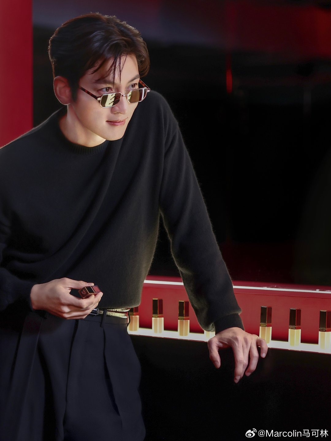 演员佩戴 TOM FORD 眼镜
（FT1360_28N）
出席#TOMFORD绝色之夜#
玳瑁镜腿与金属镜框巧妙碰撞
墨绿色镜片丰富视觉层次
以从容之姿，自然流露翩然风度

#TOMFORDEYEWEAR# #Marcolin# 
#BoundlessVision# #MARCOLIN风格制镜#
#池昌旭[超话]#  #池昌旭同款# #明星同款# #时尚单品# ​