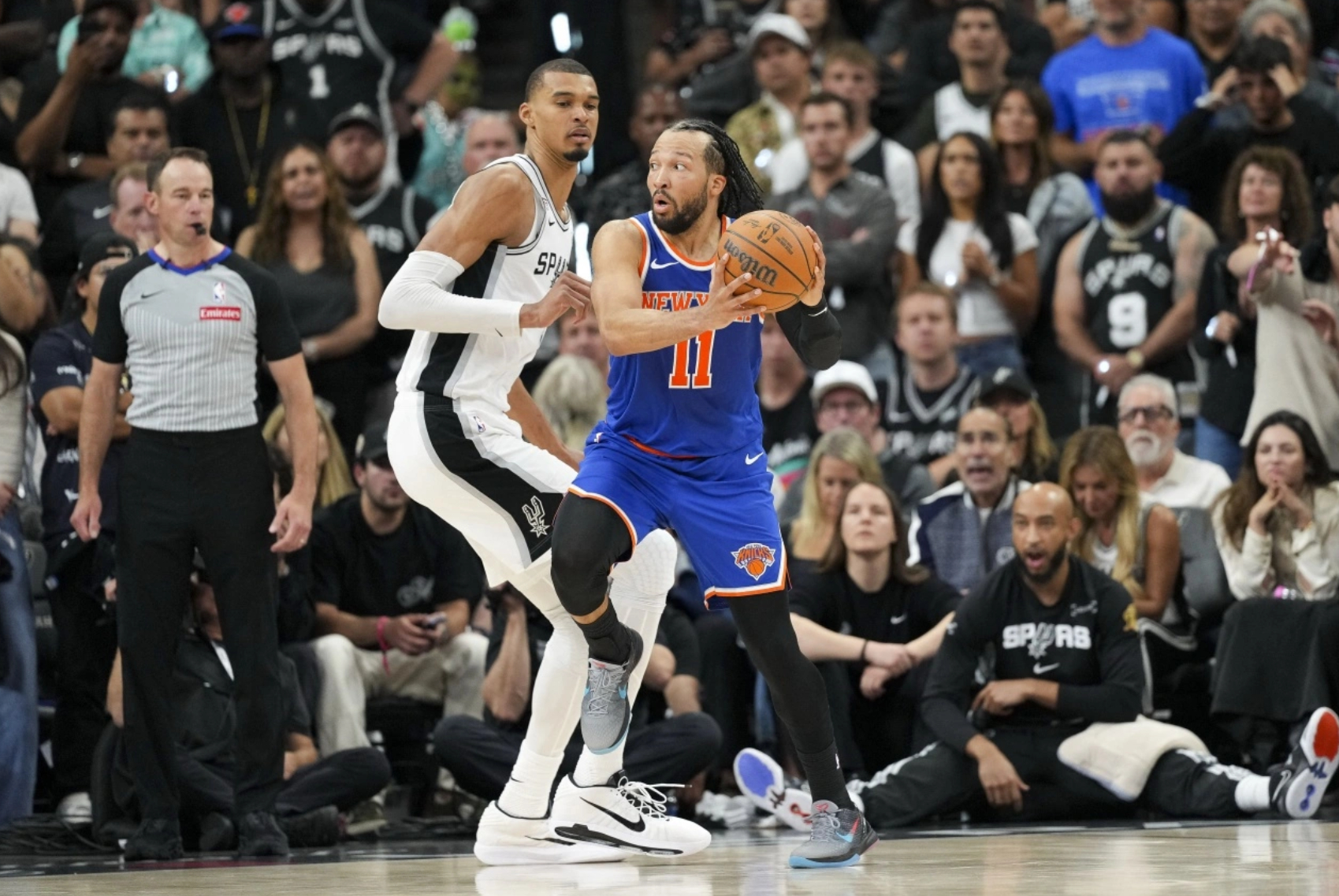 布朗谈进攻停滞：我们只是站在那里，看着一个人长时间运球  今天NBA季...