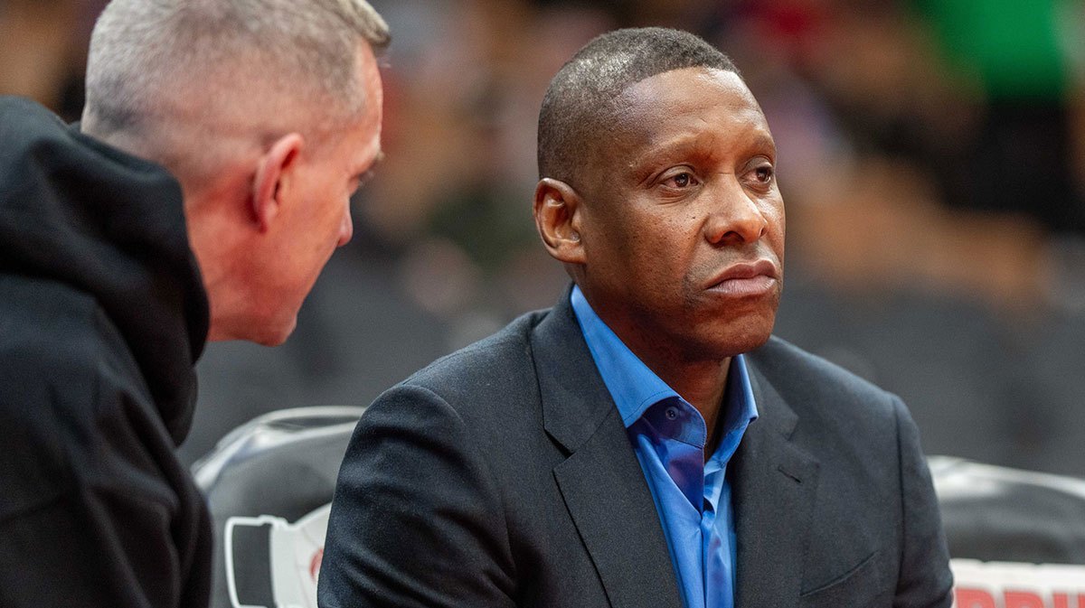 #NBA[超话]#正式告别达拉斯！乌杰里公开发声送别克莱

独行侠总裁乌杰里针对克莱·汤普森买断一事公开发声。他高度肯定汤普森的赛场实力与贡献，对其职业生涯成就表示尊重，并送上祝福。
 
汤普森被买断后加盟热火，搭档字母哥与阿德巴约。热火很早就将汤普森视作引援首选，快船也曾参与竞争。独行侠原 ​