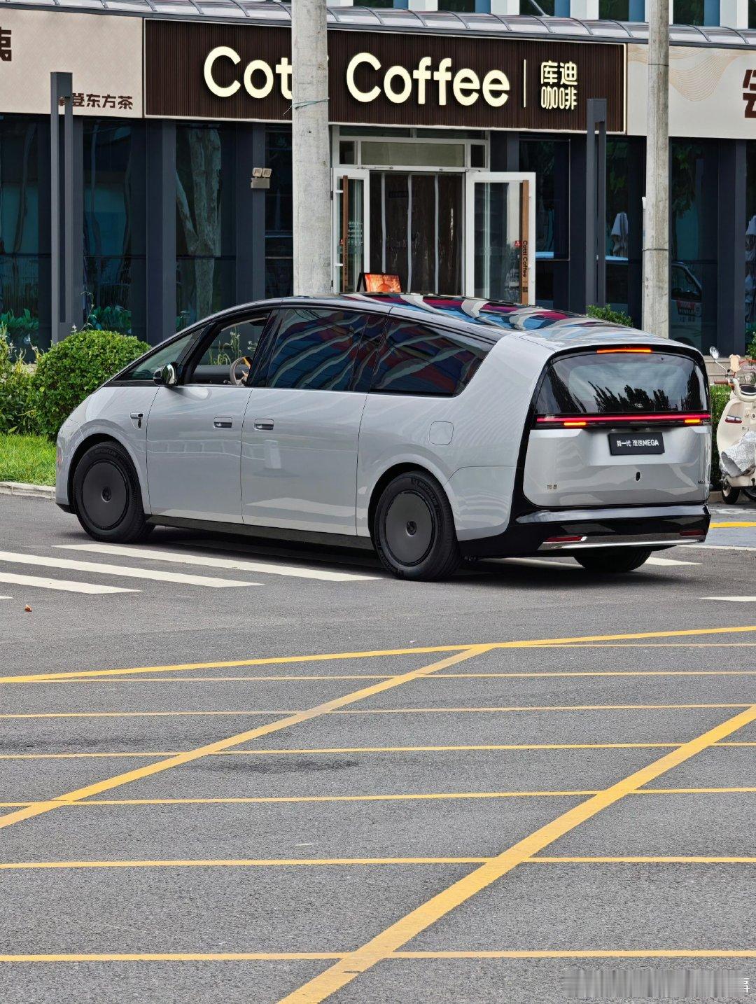 真的帅啊#理想汽车[超话]# ​