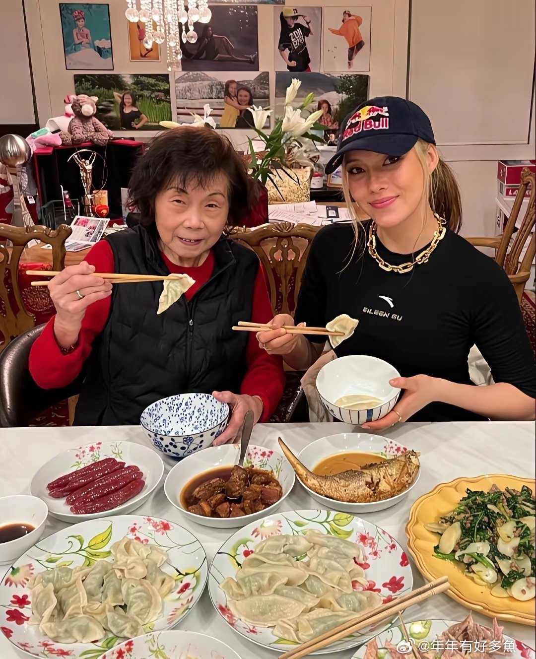 谷爱凌是妥妥的中国胃吧！在家炫火锅，年夜饭吃中式饺子，日常狂晒中餐 ​