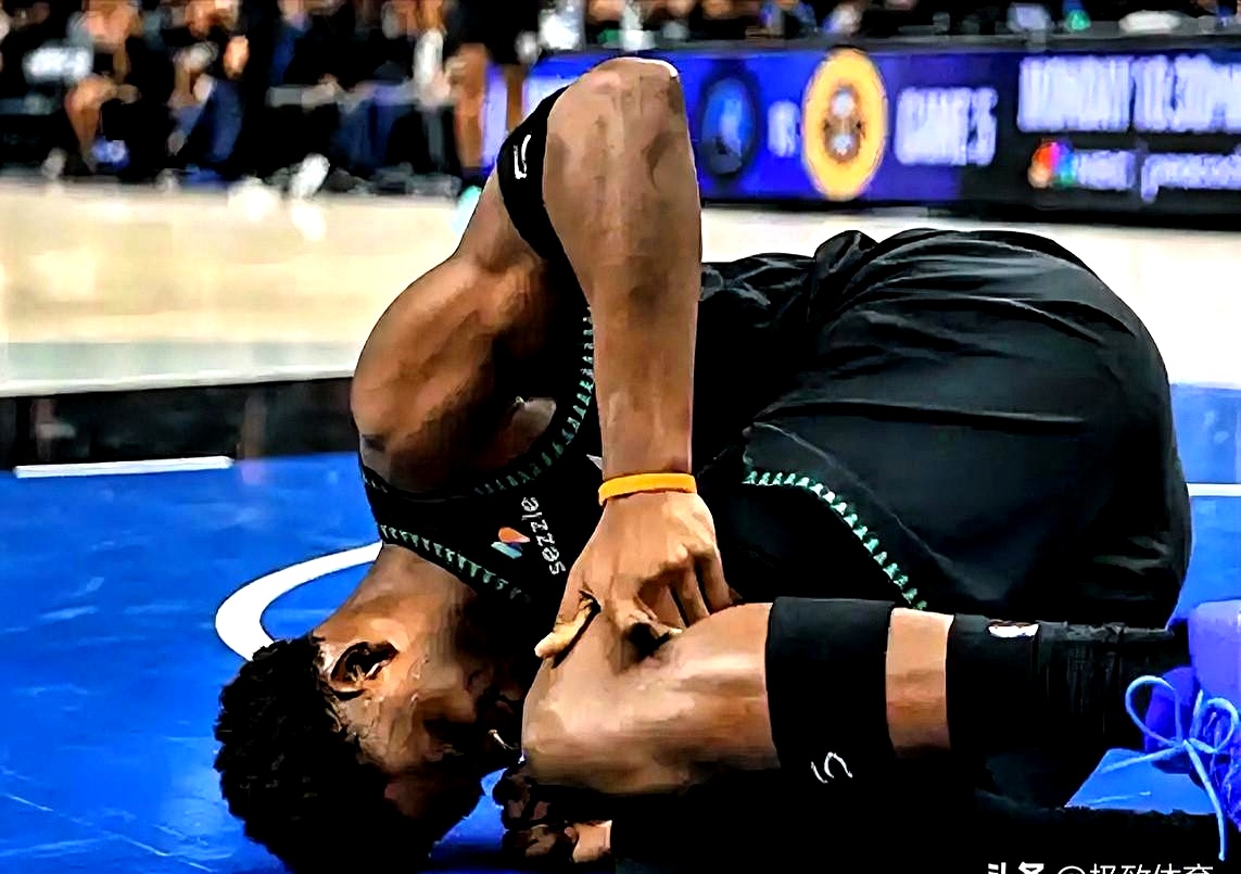 3-1领先，赢了球，却感觉天塌了。    森林狼拼下一场胜利，却把俩主...