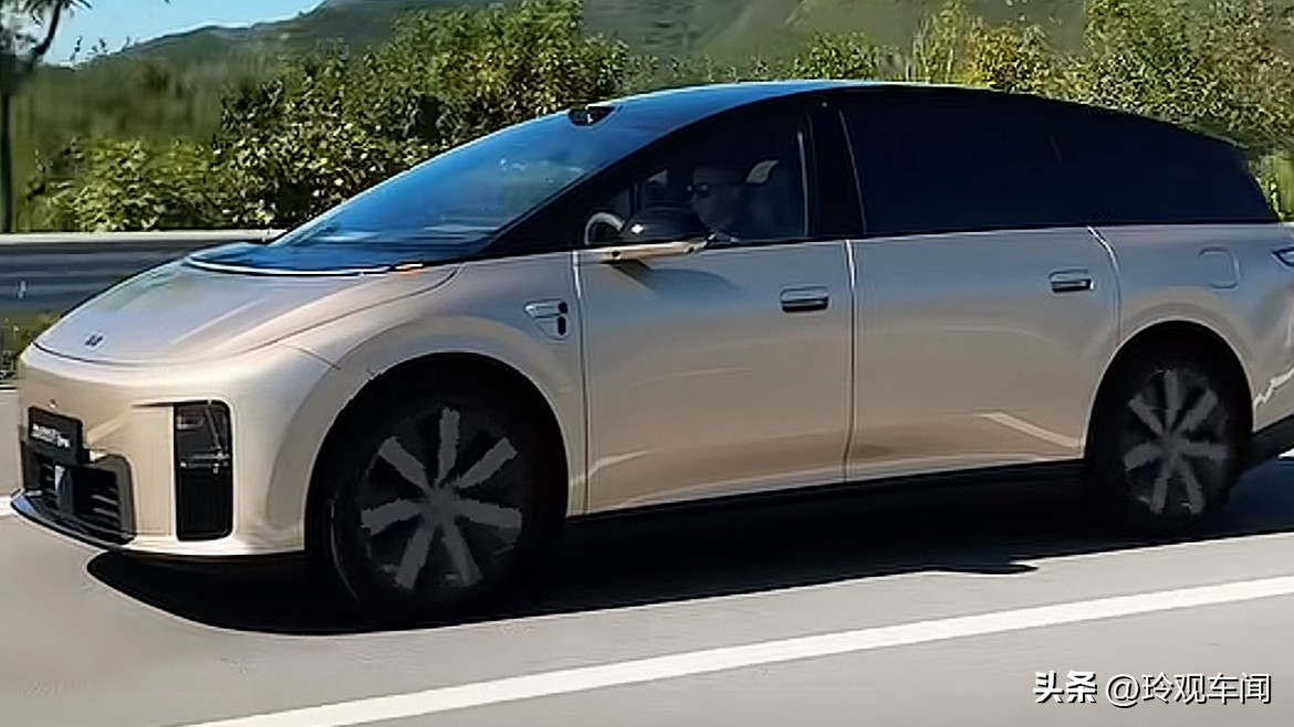 李想发了一篇长文。我原以为他要拍桌子，结果他翻起了旧账。
 
9月28日，他在社交媒体上首次系统回应了“去宁德化”的传闻。

原话我反复品了几遍：“最近有一种说法，认为自研就是要‘去XX化’，就是要跟供应商搞对立。我认为事实恰恰相反。”
 
这话放在别人嘴里，像澄清。放在李想嘴里，是反击。
 
但他