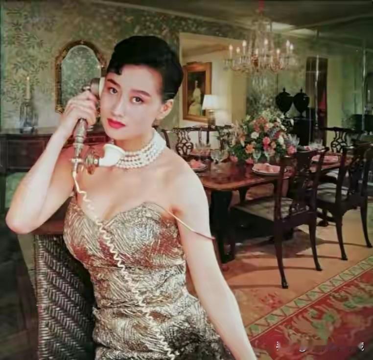 亚洲小姐利智和叶玉卿都是性感美女，两人有共同点，都是性感火辣的身材，肤...