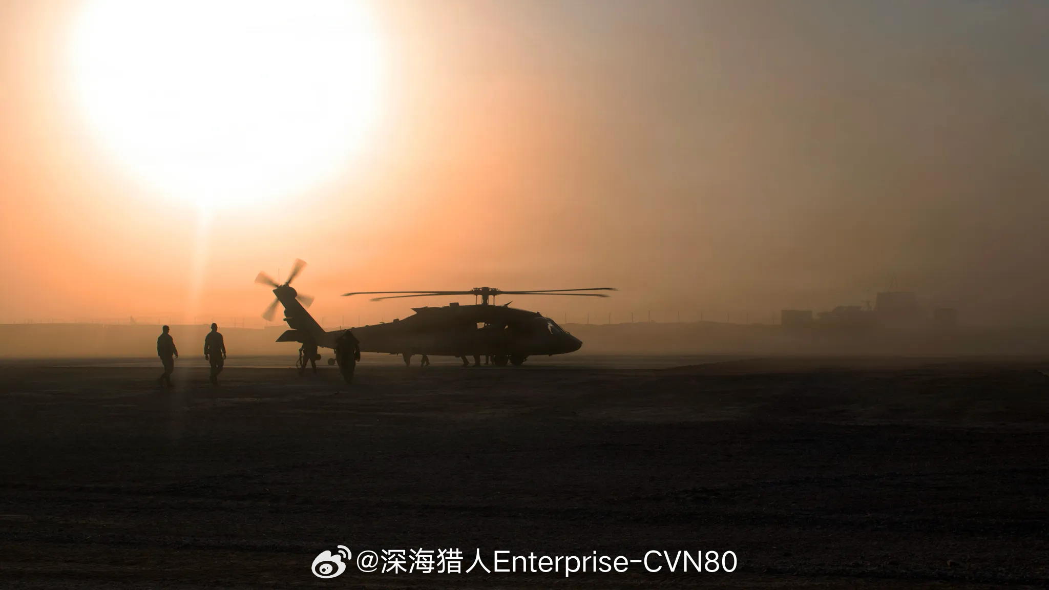 #烽火问鼎计划# 周一，五角大楼的伤亡跟踪数据库悄悄记录了一名美国陆军军官在伊朗战争中非敌对行动中死亡的消息。

据《任务与目标》报道，一名国防官员透露，这名女兵在乘坐军用飞机前往沙特阿拉伯途中突发疾病。

五角大楼的国防伤亡分析系统于9月21日更新，其中第五名军人死亡被列入“海外行动”类 ​