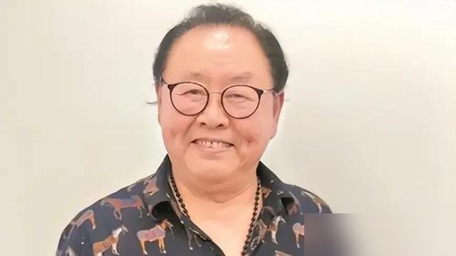 1500块，演一匹马，他开价时手都在抖，本想吓退导演。
1984年，王伯昭刚演完《笔中情》，心气正高。杨洁找他演白龙马，他不想去，随口报了个天价。那时候主演六小龄童一集才几十块。没想到杨洁咬牙答应了，就为那张脸配得上“龙”字。
后来他才知道，剧组穷得叮当响，这钱是从牙缝里抠出来的。愧疚跟了他半辈