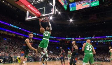 2026年10月23日NBA常规赛，杰森·塔图姆在下半场砍下36分中的25分，其中包括在球队最后8分中独得7分，帮助波士顿凯尔特人队以107-103抵挡住纽约尼克斯队的攻势。
保罗·乔治和内米亚斯·奎塔各添15分，成功抵御了卫冕NBA冠军尼克斯队的末节反扑。
纽约队在赛季揭幕战不敌费城76