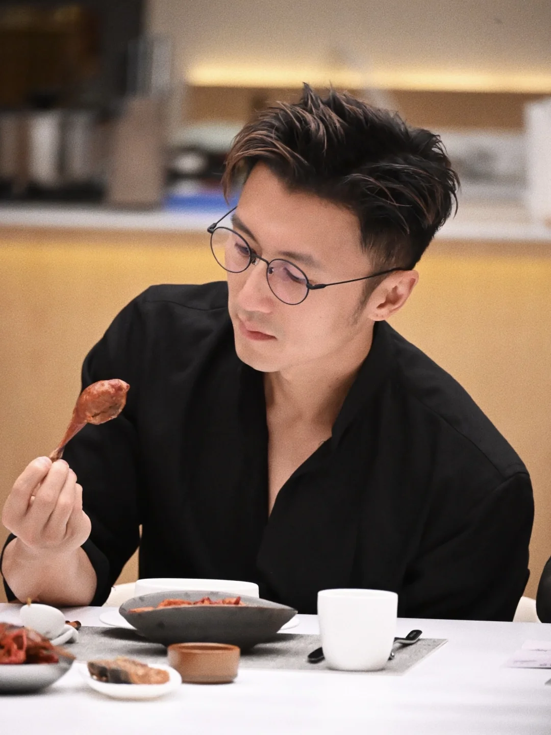 一饭🍚霆锋的造型师，请速来领鸡腿🍗