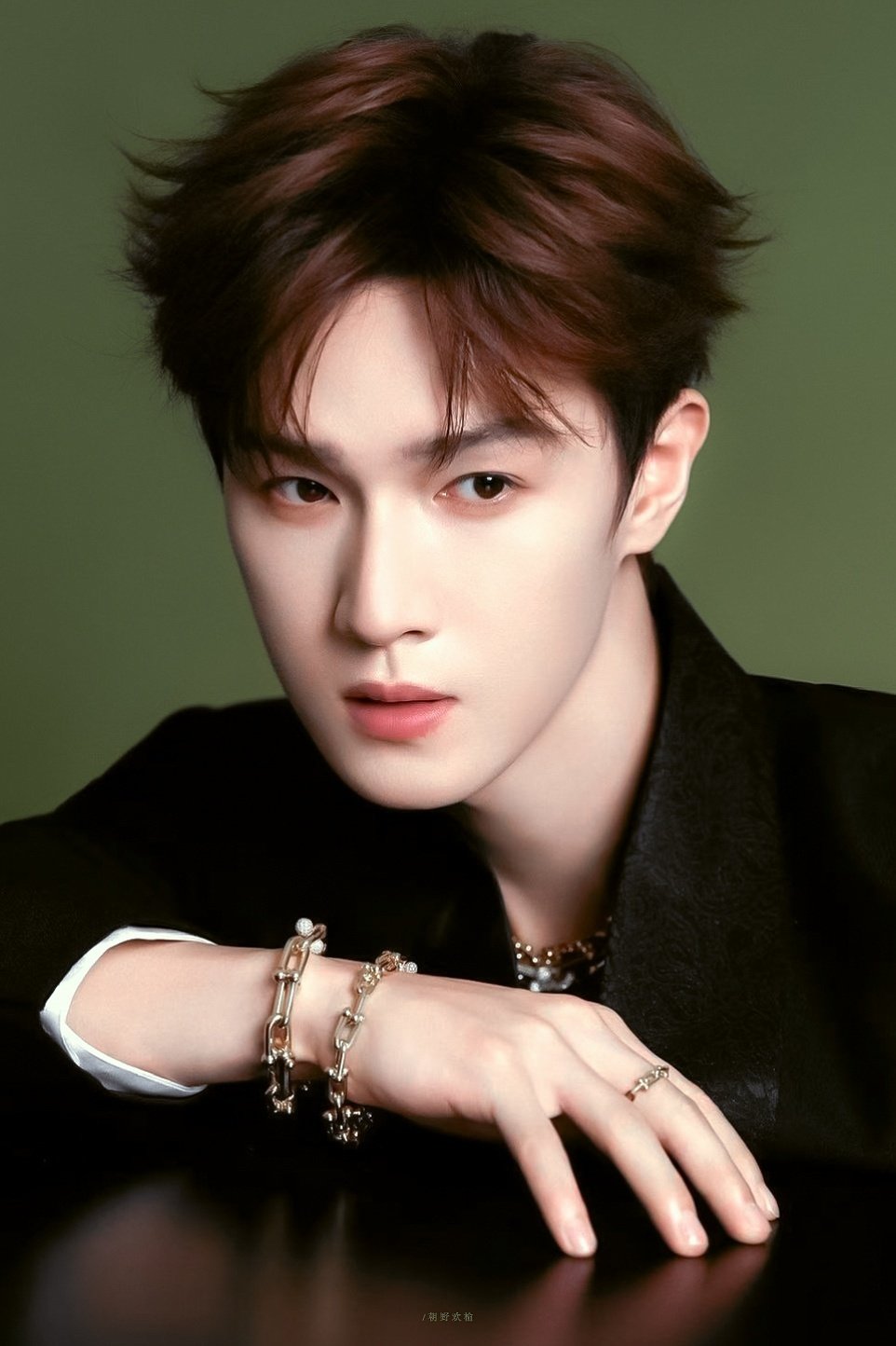 #李昀锐合成令#lyr#李昀锐陆一航#

 我知道你肯定会更好，会发光，会更明亮，这世界还有很多很多爱和美好想要给你，你是这颗星球独一无二的可爱。

​