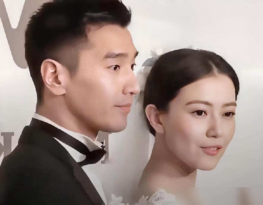 被骗11年青春的瞿颖，现在居然活成这样！
当年张亚东说自己坚持不婚主义，高圆圆果断分手转身嫁对人，瞿颖信了这套说辞，守了11年最终还是分手。
现在她定居泰国清迈，和山东籍民航机长男友安稳过日子。没领证没办酒，和男友的两个女儿相处融洽，对现状满足得不行。
去年上《乘风2026》翻红，一句宁可少赚