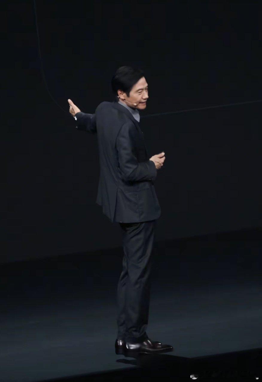 红豆生南国，雷总胜男模，晚安啦[心]#雷军[超话]##小米[超话]# ​