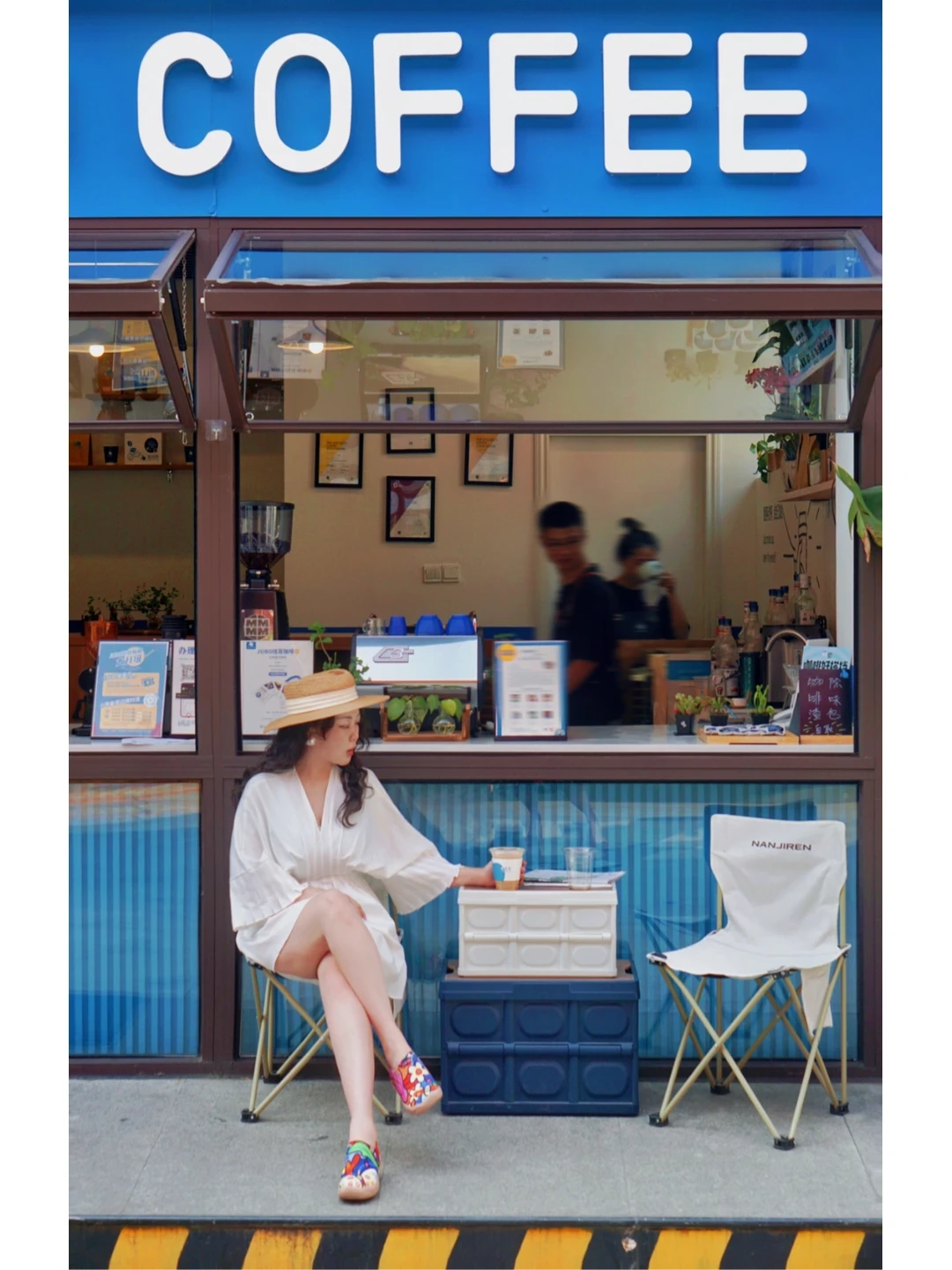 蓝天白云下的天蓝色｜假装我在阳光沙滩度假