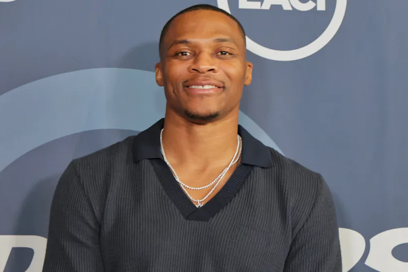 威少宣布结束18年NBA生涯后，外界关注的不只是他的篮球成就，还有他在场外打造多年的商业版图。

威少2020年成立拉塞尔·威斯布鲁克企业，投资领域涵盖房地产、科技、消费品牌、医疗、时尚、金融科技和体育等。据《篮球网络》估算，他目前身家约3.75亿美元，而威斯布鲁克此前也曾表示，希望未来成为亿万富翁