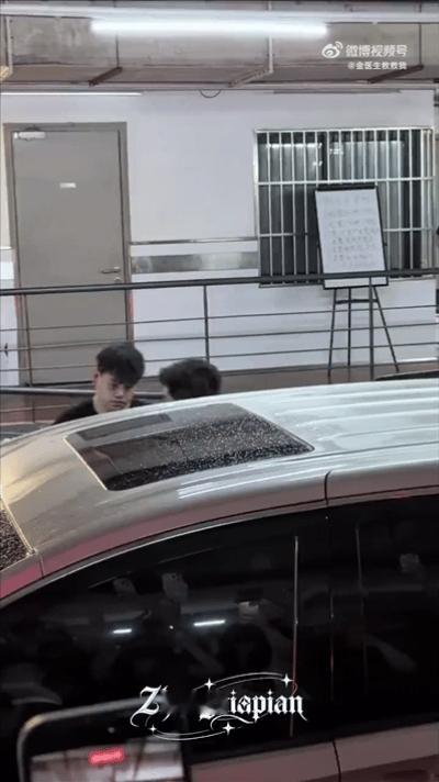 同时喜欢严浩翔与张峻豪的说唱作品，看到两人同框上班路透，十分期待节目中...
