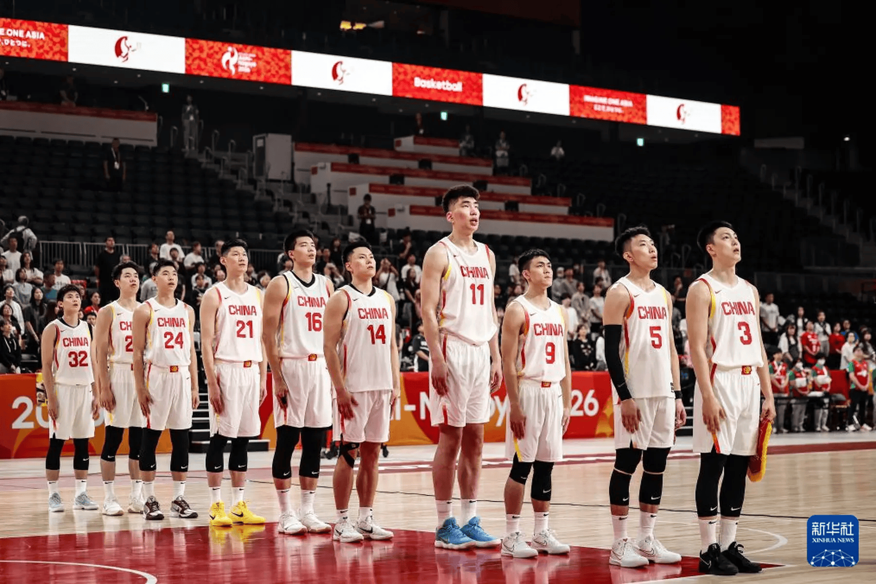 中国男篮即将迎来小组赛最强对手巴林男篮！应该说这是对中国男篮一次挑战！如果赢下比赛！中国男篮就可以提前一轮从小组出线！如果输球接下来还要对阵菲律宾男篮的结果！而菲律宾男篮也非常强！所以这场对阵巴林的比赛对于男篮来说赢球是唯一目标！可以说没有退路！
