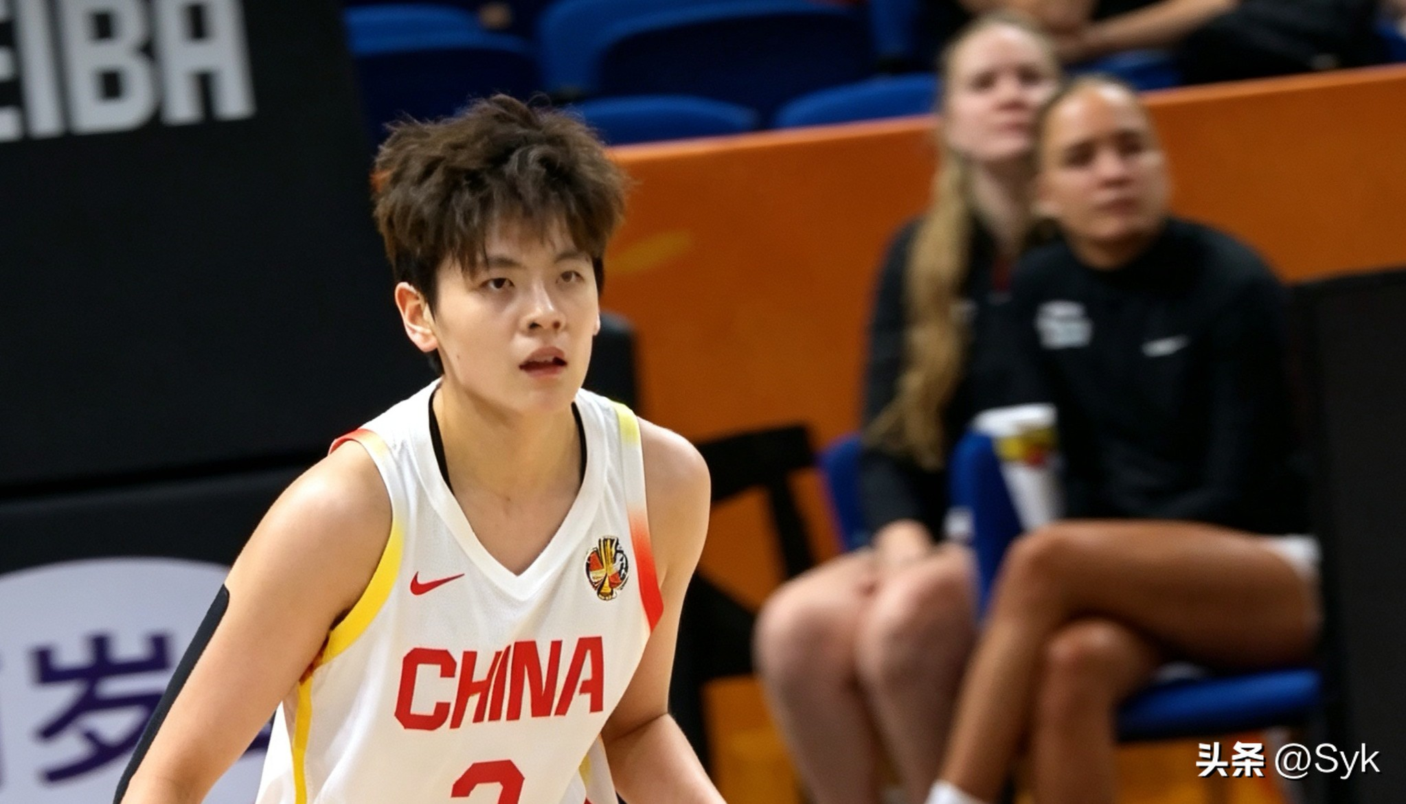 随着中国女篮71‑51大胜意大利，美国105‑64击败捷克，本届女篮世界杯全部小组赛尘埃落定。本届赛制：四个小组第一名直接锁定八强，小组第二、第三名进行跨组交叉附加赛，单场决胜争夺剩下4个八强名额，小组第四直接淘汰出局 。
直接直通八强4支队伍：
西班牙（A1）
法国（B1）
比利时（C1）
美国（