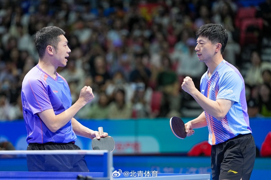 2026年全国乒乓球锦标赛男双决赛，马龙/3-0战胜向鹏/黄友政，龙蟒...