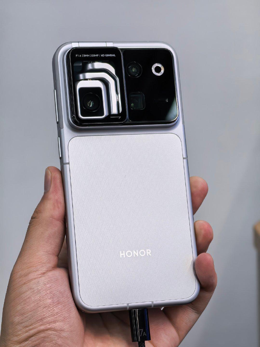 荣耀可真的太有想法了！
荣耀Robot Phone好有意思！ ​