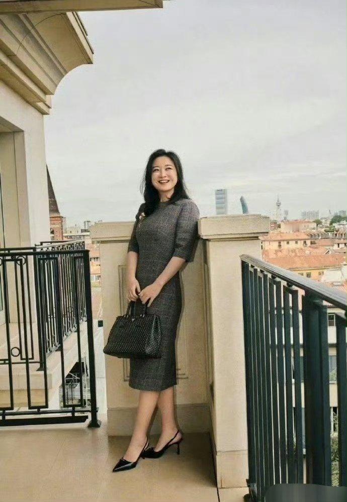 贾玲是真的回不去了…… ​